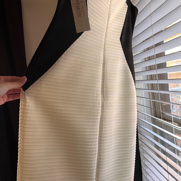 London Times Black and White Cap Sleeve Dress - Picture 3 of 3